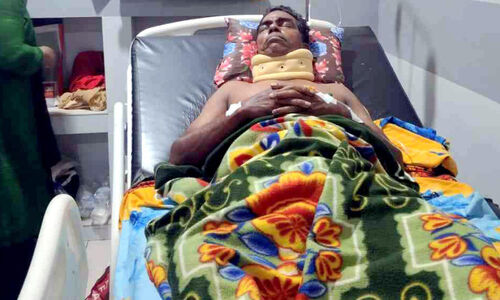 ചുമട്ടുതൊഴിലാളിയുടെ ജനനേന്ദ്രിയത്തില്‍ മുറിവേല്‍പ്പിച്ചു