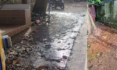 മേലെ മൂഴിക്കൽ കുടിവെള്ള പൈപ്പ് പൊട്ടിയിട്ട് രണ്ടാഴ്ച