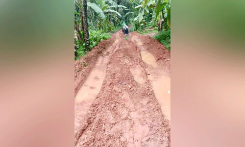 ഞങ്ങളും മനുഷ്യരാണ്, ഈ റോഡ് നന്നാക്കുമോ ?