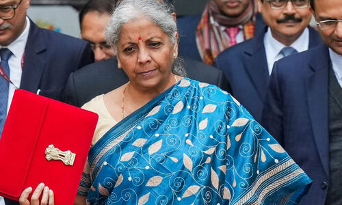 നി​കു​തി കു​റ​ച്ച ​തീ​രു​മാ​നം ഉ​ദ്യോ​ഗ​സ്ഥരെ വി​ശ്വ​സി​​പ്പി​ച്ചെ​ടു​ക്കാ​ൻ പ്ര​യാ​സ​പ്പെ​ട്ടു -നി​ർ​മ​ല സീ​ത​രാ​മ​ൻ