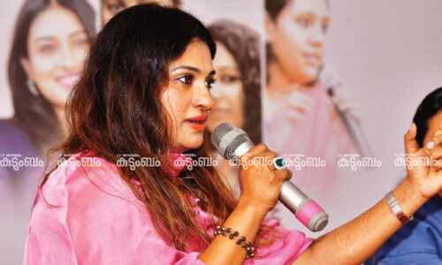 ജീവിതത്തിൽ സ്വയം തീരുമാനങ്ങളെടുക്കാൻ പെൺകുട്ടികൾ പഠിക്കണം -തനൂറ ശ്വേത മേനോൻ ജീവിതത്തിൽ സ്വയം തീരുമാനങ്ങളെടുക്കാൻ പെൺകുട്ടികൾ പഠിക്കണം -തനൂറ ശ്വേത മേനോൻ