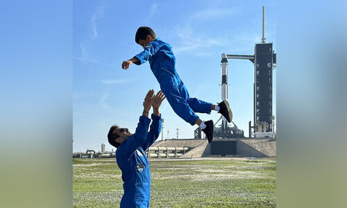 സുൽത്താൻ അൽ നിയാദി ഇന്ന് ബഹിരാകാശത്തേക്ക്: ചരിത്രനിമിഷത്തിന് കണ്ണുനട്ട് അറബ്ലോകം സുൽത്താൻ അൽ നിയാദി ഇന്ന് ബഹിരാകാശത്തേക്ക്: ചരിത്രനിമിഷത്തിന് കണ്ണുനട്ട് അറബ്ലോകം