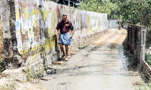 ഉയരപ്പാത നിർമാണാവശിഷ്ടം തള്ളൽ; ജനം തെരുവിലിറങ്ങി; രണ്ട്​ ലോറികൾ മടക്കിയയച്ചു