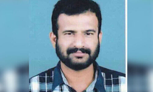 ഹെ​ൽ​മ​റ്റു​കൊ​ണ്ട് ത​ല​ക്ക​ടി​ച്ച് കൊ​ല​പ്പെ​ടു​ത്താ​ൻ ശ്ര​മം; മു​സ്‍ലിം ലീ​ഗ് നേ​താ​വ് പൊ​ലീ​സി​ൽ കീ​ഴ​ട​ങ്ങി