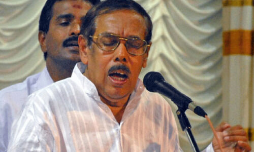 പാ​ട്ടി​ലെ ഹി​മ​ഗി​രി നി​ര​ക​ൾ