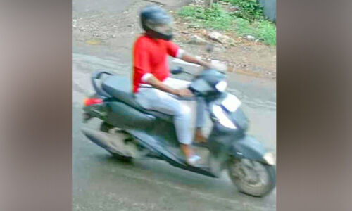 അം​ഗ​ൻ​വാ​ടി ജീ​വ​ന​ക്കാ​രി​യു​ടെ മാ​ല ക​വ​ർ​ന്നു