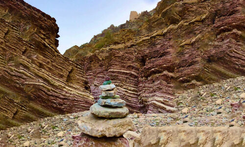 മഴവില്ലുകളുലാത്തുന്ന താഴ്വര മഴവില്ലുകളുലാത്തുന്ന താഴ്വര