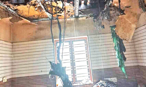 ത​റോ​പ്പൊ​യി​ലി​ൽ തീ​പി​ടി​ത്തം; വീ​ടി​ന്റെ അ​ടു​ക്ക​ള ഭാ​ഗം ക​ത്തി ന​ശി​ച്ചു