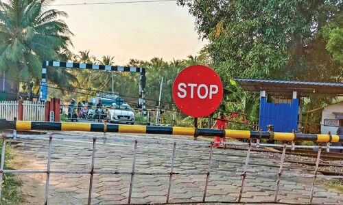 കാളികാവ് റെയിൽവേ മേൽപാലം ശിലാസ്ഥാപനത്തിലൊതുങ്ങി കാളികാവ് റെയിൽവേ മേൽപാലം ശിലാസ്ഥാപനത്തിലൊതുങ്ങി