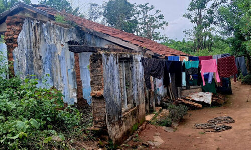 പാടികളിലെ തൊഴിലാളികൾക്ക് ദുരിതം പാടികളിലെ തൊഴിലാളികൾക്ക് ദുരിതം