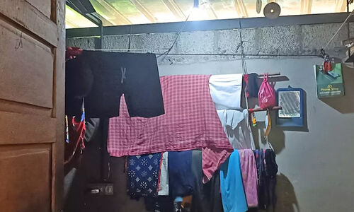 കെട്ടിടങ്ങളിൽ അ​ന്ത​ർ സം​സ്ഥാ​ന തൊ​ഴി​ലാ​ളി​ക​ളെ കുത്തി നിറച്ച് ഉടമകൾ; ക​ണ​ക്കൊ​ന്നു​മി​ല്ലാ​തെ  പ​ഞ്ചാ​യ​ത്ത് അ​ധി​കൃ​ത​ർ