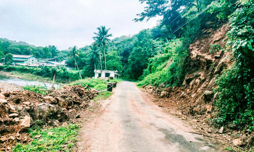 തുടർച്ചയായ മണ്ണിടിച്ചിൽ;  മണിയാർ റോഡിൽ അപകട സാധ്യത