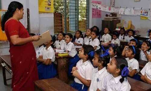 പ്രൈമറി സ്കൂൾ അധ്യാപകരാകാൻ ഡി.എൽ.എഡ്; ഇപ്പോൾ അപേക്ഷിക്കാം