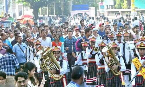 ആവേശത്തിരയിളക്കി  സ്വർണക്കപ്പ് വിജയ ഘോഷയാത്ര