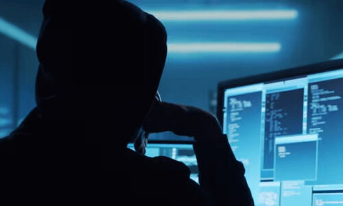 ഓ​ണ്‍ലൈ​ന്‍ ത​ട്ടി​പ്പ്​ പ​ല രൂ​പ​ത്തി​ൽ;   പ്ര​വാ​സി ര​ക്ഷ​പ്പെ​ട്ട​ത്​ ത​ല​നാ​രി​ഴ​ക്ക്​