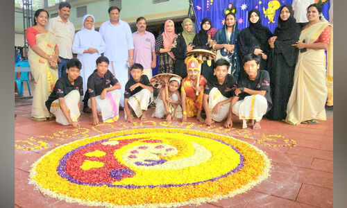 മണിപ്പൂരിയിൽ അവർ പാടി, ‘ഓണം പൂയാ...’
