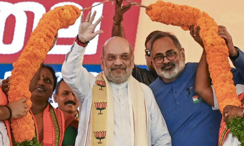 സർവേ മുഖ്യമന്ത്രിയും 35 എം.എൽ.എമാരും