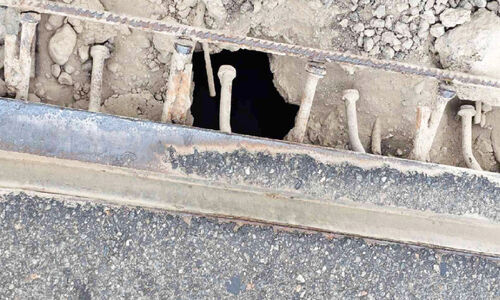 മേ​ൽ​പാ​ലം എ​ക്സ്പ​ൻ​ഷ​ൻ ജോ​യ​ന്‍റ് ത​ക​ർ​ച്ച; കു​ലു​ക്ക​മി​ല്ലാ​തെ അ​ധി​കൃ​ത​ർ