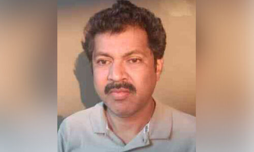 ജ്വ​ല്ല​റി​യി​ൽ നി​ന്ന് സ്വ​ർ​ണം ക​വ​ർ​ന്ന പ്ര​തി പി​ടി​യി​ൽ