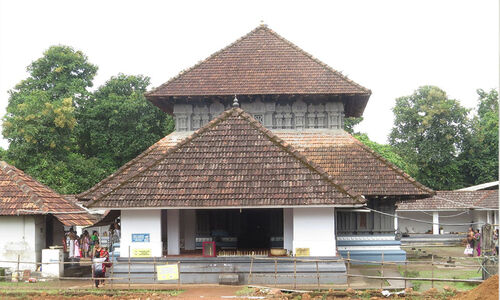 ഭണ്ഡാരം എണ്ണുന്നതിനിടെ പണം അടിച്ചുമാറ്റി; സി.ഐ.ടി.യു സംസ്ഥാന നേതാവായ ക്ഷേത്ര ഉദ്യോഗസ്ഥന് സസ്പെൻഷൻ ഭണ്ഡാരം എണ്ണുന്നതിനിടെ പണം അടിച്ചുമാറ്റി; സി.ഐ.ടി.യു സംസ്ഥാന നേതാവായ ക്ഷേത്ര ഉദ്യോഗസ്ഥന് സസ്പെൻഷൻ