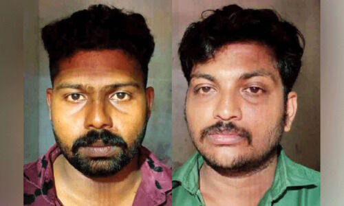 വാഹന പാർക്കിങ്ങിനെച്ചൊല്ലി തർക്കം; യുവാവിനെയും സുഹൃത്തുക്കളെയും ആക്രമിച്ച കേസിൽ പ്രതികൾ പിടിയിൽ വാഹന പാർക്കിങ്ങിനെച്ചൊല്ലി തർക്കം; യുവാവിനെയും സുഹൃത്തുക്കളെയും ആക്രമിച്ച കേസിൽ പ്രതികൾ പിടിയിൽ