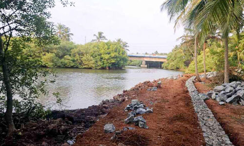 കാ​ഴ്ച​ക​ൾ ആ​സ്വ​ദി​ക്കാ​ൻ പു​ഴ​യോ​ര പാ​ത​യൊ​രു​ങ്ങു​ന്നു; പു​ല്ലി​ക്ക​ട​വ്-​പാ​റ​ക്ക​ട​വ് പു​ഴ​യോ​ര പാ​ത നി​ർ​മാ​ണം ആ​രം​ഭി​ച്ചു