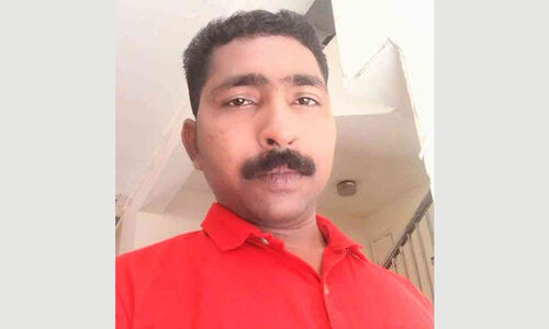 ആഴക്കടലിൽ മത്സ്യബന്ധനത്തിനിടെ വള്ളം മറിഞ്ഞ് യുവാവ് മരിച്ചു ആഴക്കടലിൽ മത്സ്യബന്ധനത്തിനിടെ വള്ളം മറിഞ്ഞ് യുവാവ് മരിച്ചു