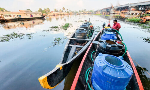 ചു​റ്റും വെ​ള്ളം; ദാ​ഹ​മ​ക​റ്റാ​ൻ കു​ട്ട​നാ​ട്ടു​കാ​ർ​ക്ക്​ ഒരു തുള്ളിയി​ല്ല