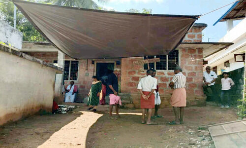 നിറകണ്ണുകളോടെ വിട നിറകണ്ണുകളോടെ വിട