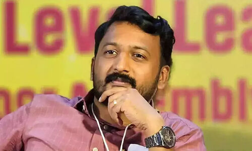 പ്രിയപ്പെട്ടവനായി കയറ്റം, വെറുക്കപ്പെട്ടവനായി പടിയിറക്കം