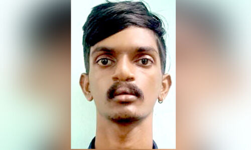 സ്കൂ​ട്ട​ർ യാ​ത്രി​ക​യെ ത​ള്ളി​യി​ട്ട യു​വാ​വ് അ​റ​സ്റ്റി​ൽ