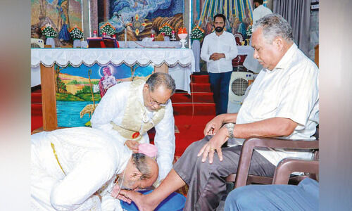 അ​ന്ത്യ​അ​ത്താ​ഴ ഓ​ർ​മ​യി​ൽ പെസഹ വ്യാഴം, ഇന്ന് ദുഃഖവെള്ളി