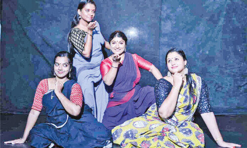 അയ്യങ്കാളിയുടെ ചരിത്ര മുഹൂർത്തങ്ങൾ മോഹിനിയാട്ട രൂപത്തിൽ അരങ്ങിലേക്ക് അയ്യങ്കാളിയുടെ ചരിത്ര മുഹൂർത്തങ്ങൾ മോഹിനിയാട്ട രൂപത്തിൽ അരങ്ങിലേക്ക്