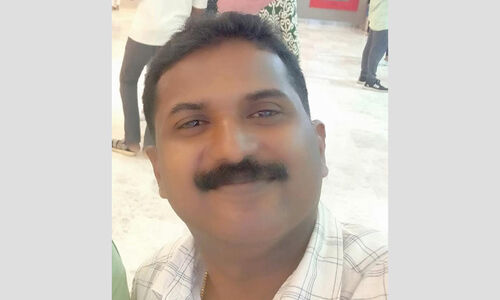 മകന് എൻജിനീയറിങ് പ്രവേശനത്തിന് പണം നൽകാനില്ല, അധ്യാപികയായ ഭാര്യക്ക് 14 വര്ഷമായി ശമ്പളമില്ല; ഭർത്താവ് ജീവനൊടുക്കി മകന് എൻജിനീയറിങ് പ്രവേശനത്തിന് പണം നൽകാനില്ല, അധ്യാപികയായ ഭാര്യക്ക് 14 വര്ഷമായി ശമ്പളമില്ല; ഭർത്താവ് ജീവനൊടുക്കി