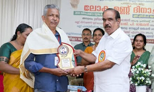 സ്വന്തം പോസ്റ്റുമാന്റെ വിയോഗത്തിൽ തേങ്ങി കണമുക്ക് ഗ്രാമം സ്വന്തം പോസ്റ്റുമാന്റെ വിയോഗത്തിൽ തേങ്ങി കണമുക്ക് ഗ്രാമം