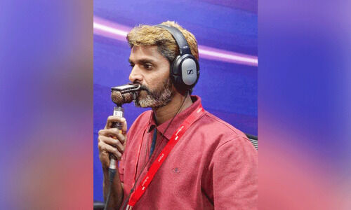 വോളിബാൾ കമന്‍ററിയിൽ താരമായി നിഷാദ് ജമാൽ