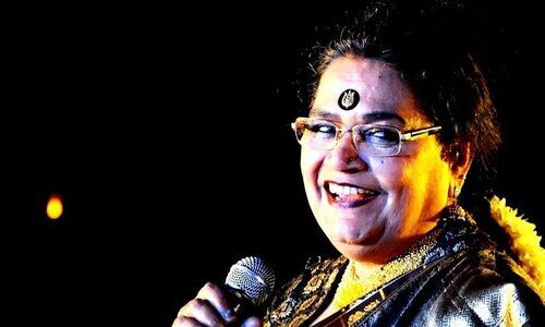 നിശാ ക്ലബ്ബിൽ നിന്ന് ആൾക്കൂട്ടങ്ങൾക്ക് നടുവിലേക്ക്, ഇടർച്ചയില്ലാത്ത ആ ശബ്ദത്തിന്റെ ജൈത്രയാത്ര