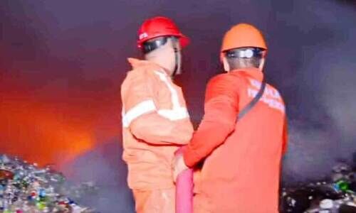 കുറ്റിക്കാട്ടൂരിൽ വൻ തീപിടിത്തം; ആക്രിക്കടയുടെ ഗോഡൗണിനാണ് തീപിടിച്ചത്