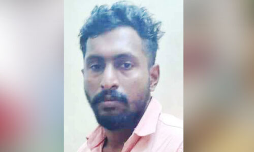 തട്ടുകടയിൽ നിന്നും പണം മോഷ്ടിച്ചയാൾ ബിവറേജിൽ നിന്നും മദ്യം മോഷ്ടിക്കവെ പിടിയിൽ തട്ടുകടയിൽ നിന്നും പണം മോഷ്ടിച്ചയാൾ ബിവറേജിൽ നിന്നും മദ്യം മോഷ്ടിക്കവെ പിടിയിൽ