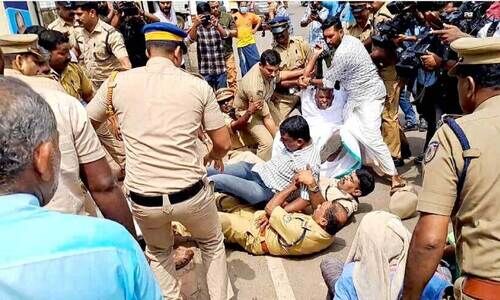 വിഴിഞ്ഞം തുറമുഖം: കട്ടമരത്തൊഴിലാളികൾ മന്ത്രിയെ തടഞ്ഞു; സംഘർഷം