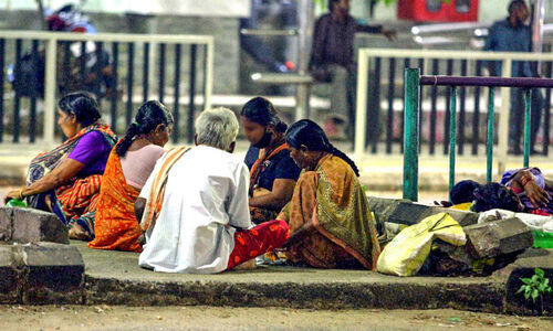 തെരുവിൽനിന്ന് വിടരുന്നു നിറ പുഞ്ചിരികൾ തെരുവിൽനിന്ന് വിടരുന്നു നിറ പുഞ്ചിരികൾ