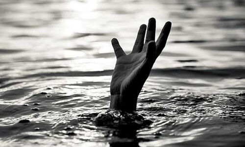 പുഴയിൽ കുളിക്കാനിറങ്ങിയ രണ്ട് വിദ്യാർഥിനികൾ ഒഴുക്കിൽപെട്ട് മരിച്ചു പുഴയിൽ കുളിക്കാനിറങ്ങിയ രണ്ട് വിദ്യാർഥിനികൾ ഒഴുക്കിൽപെട്ട് മരിച്ചു