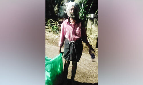 മെഡിക്കൽ കോളേജ് വളപ്പിൽ തട്ടുകട മാലിന്യം തള്ളാൻ വന്നയാളെ പതിയിരുന്ന് പിടികൂടി; മാലിന്യം തള്ളാൻ ശ്രമിച്ചത് മാലിന്യമുക്ത കേരളം പദ്ധതിയുടെ ഭാഗമായി ശുചീകരിച്ച സ്ഥലത്ത് മെഡിക്കൽ കോളേജ് വളപ്പിൽ തട്ടുകട മാലിന്യം തള്ളാൻ വന്നയാളെ പതിയിരുന്ന് പിടികൂടി; മാലിന്യം തള്ളാൻ ശ്രമിച്ചത് മാലിന്യമുക്ത കേരളം പദ്ധതിയുടെ ഭാഗമായി ശുചീകരിച്ച സ്ഥലത്ത്