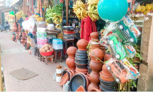 മലയാളികൾ മൺപാത്രത്തിലേക്ക് മടങ്ങുന്നു; ഓണ വിപണിയിലും ആവശ്യക്കാർ ഏറെ മലയാളികൾ മൺപാത്രത്തിലേക്ക് മടങ്ങുന്നു; ഓണ വിപണിയിലും ആവശ്യക്കാർ ഏറെ