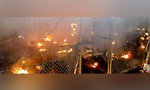 ഫാമിന് തീപിടിച്ചു; 2,720 കോഴിക്കുഞ്ഞുങ്ങൾ ചത്തു ഫാമിന് തീപിടിച്ചു; 2,720 കോഴിക്കുഞ്ഞുങ്ങൾ ചത്തു