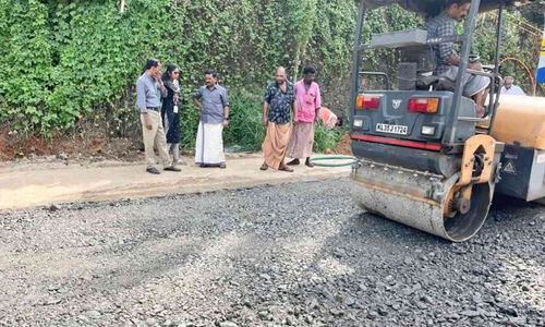 പുനലൂർ-മൂവാറ്റുപുഴ റോഡിൽ തകർച്ച ഉണ്ടായ ഭാഗങ്ങളിലെ പണികൾ ആരംഭിച്ചു പുനലൂർ-മൂവാറ്റുപുഴ റോഡിൽ തകർച്ച ഉണ്ടായ ഭാഗങ്ങളിലെ പണികൾ ആരംഭിച്ചു
