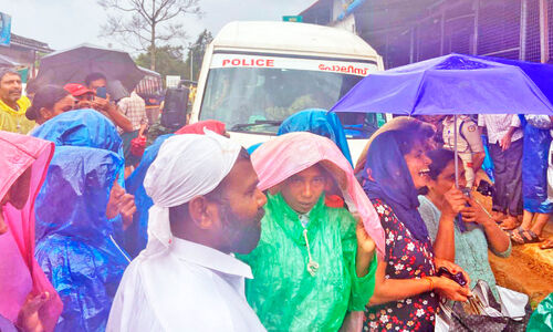 ചൂരൽമലയിൽ ചൂടറിഞ്ഞ പ്രതിഷേധം ചൂരൽമലയിൽ ചൂടറിഞ്ഞ പ്രതിഷേധം