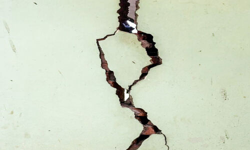 നെയ്യാറ്റിൻകര ജനറൽ ആശുപത്രിയിലെ അപകടം പതിയിരിക്കുന്ന കെട്ടിടങ്ങൾ; രോ​ഗി​ക​ളും കൂ​ട്ടി​രി​പ്പു​കാ​രും വിശ്രമിക്കുന്നത് അ​പ​ക​ടാ​വ​സ്ഥ​യി​ലു​ള്ള കെ​ട്ടി​ട​ങ്ങ​ളു​ടെ വ​രാ​ന്ത​യി​ൽ