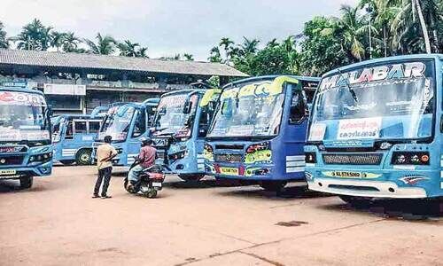 എടവണ്ണപ്പാറ - കോഴിക്കോട് റൂട്ടിൽ ബസുകളുടെ മിന്നൽ പണിമുടക്ക്; ജനം വലഞ്ഞു എടവണ്ണപ്പാറ - കോഴിക്കോട് റൂട്ടിൽ ബസുകളുടെ മിന്നൽ പണിമുടക്ക്; ജനം വലഞ്ഞു