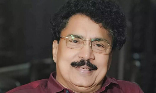 ചേരിപ്പോരിൽ ആടിയുലഞ്ഞ് പാലക്കാട്ടെ ഇടതുമുന്നണി